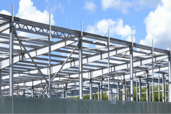 Industrial structure with metal beams