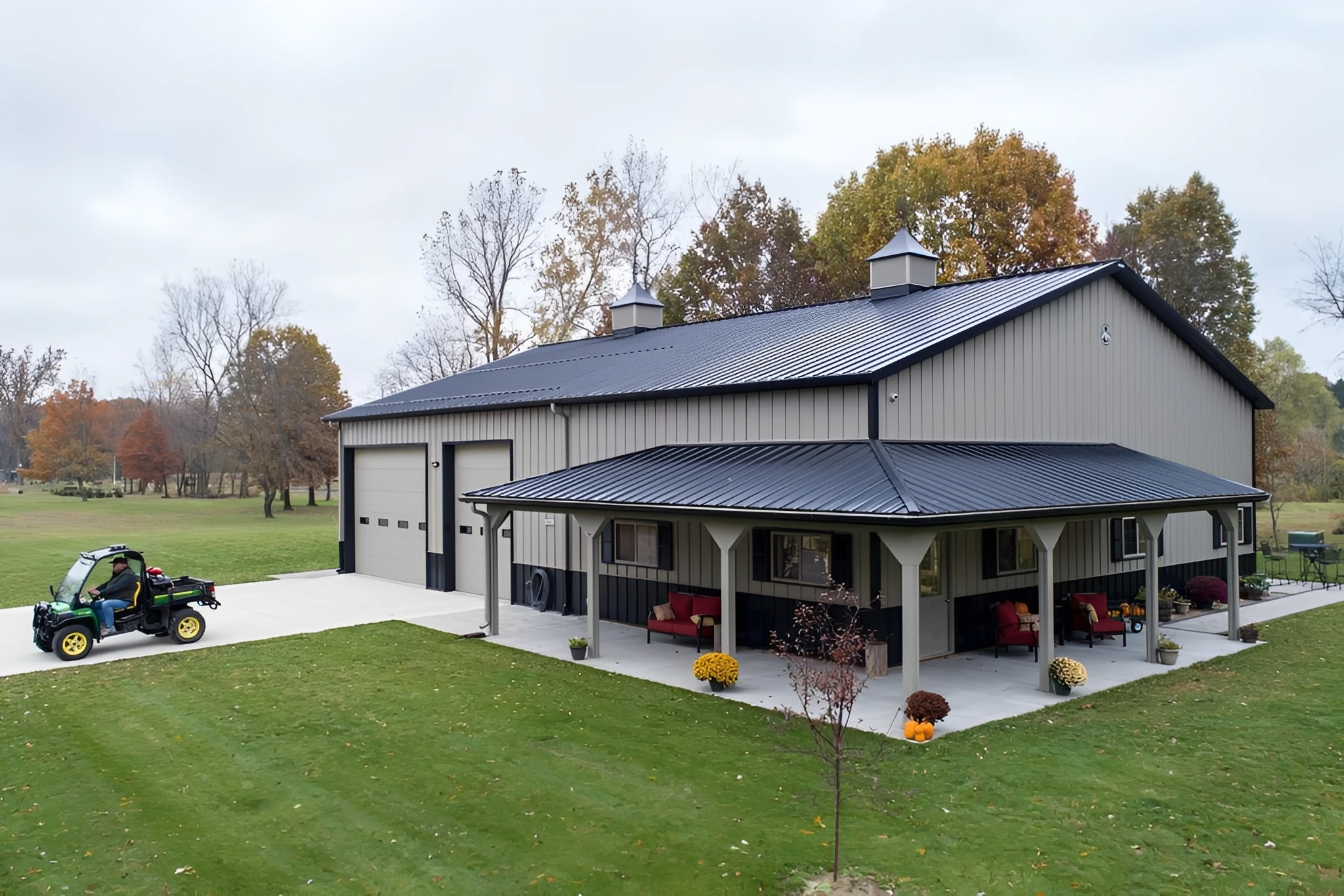 Spacious barn on grassy property